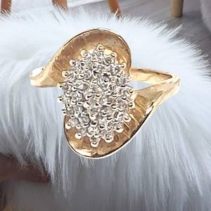 Solid 10K Gold Ring with 32 Single Cut Diamonds. Size 7.
